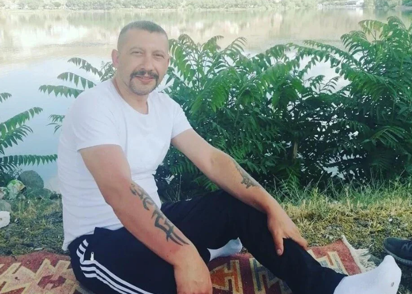 Ölən borclusunun məzarını açıb, meyitini yandırmaq istədi